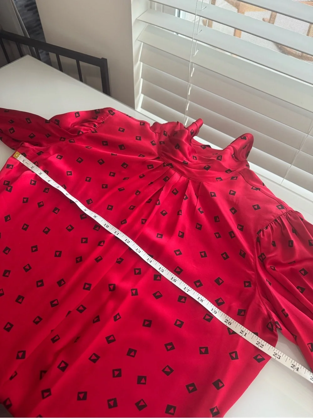Vintage L.N. Robert’s 100% Silk Red Black Long Sleeve Turtleneck Blouse Artsy 14 - Picture 8 of 9